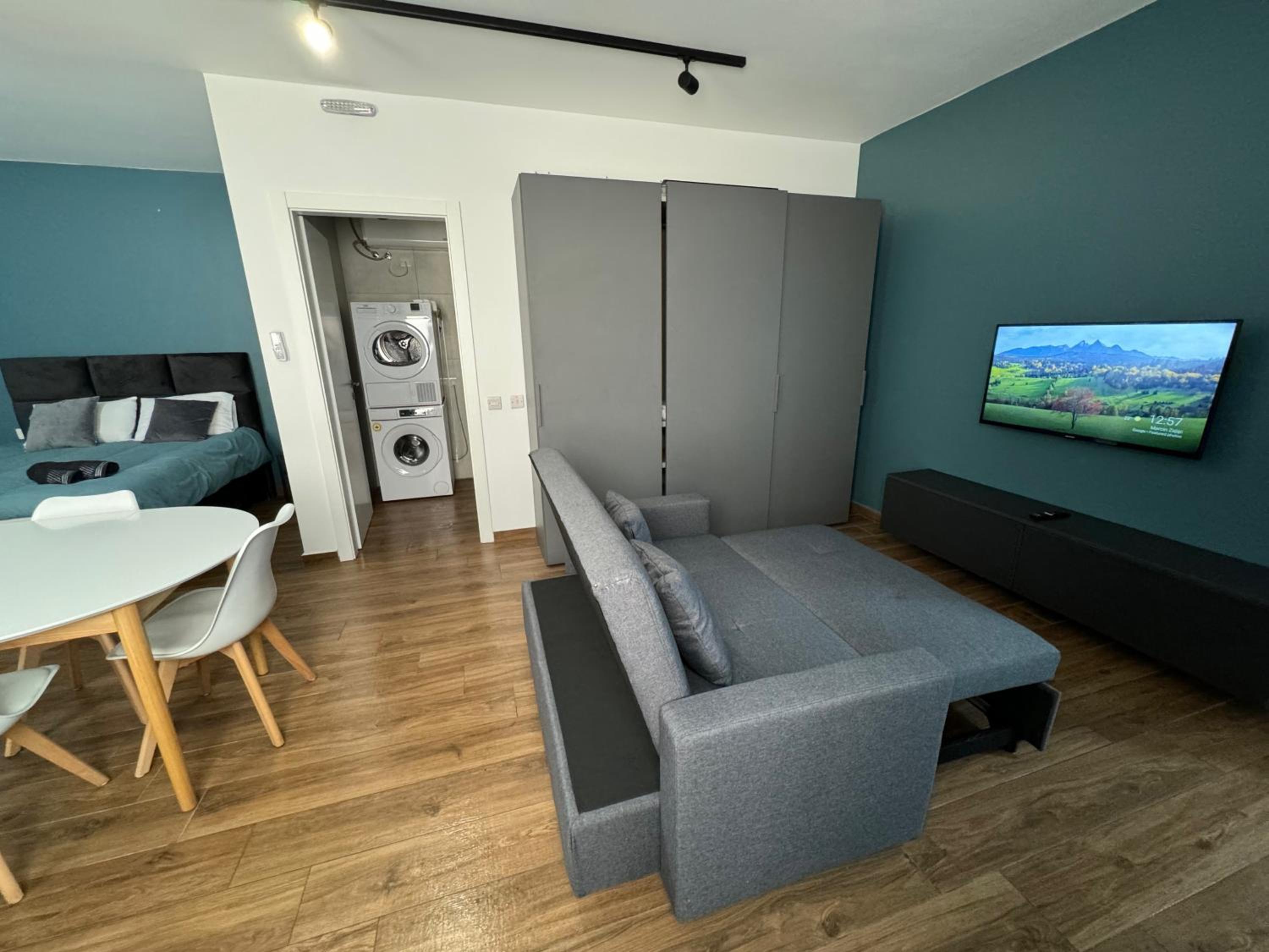 Capital Heights Suite, Victoria