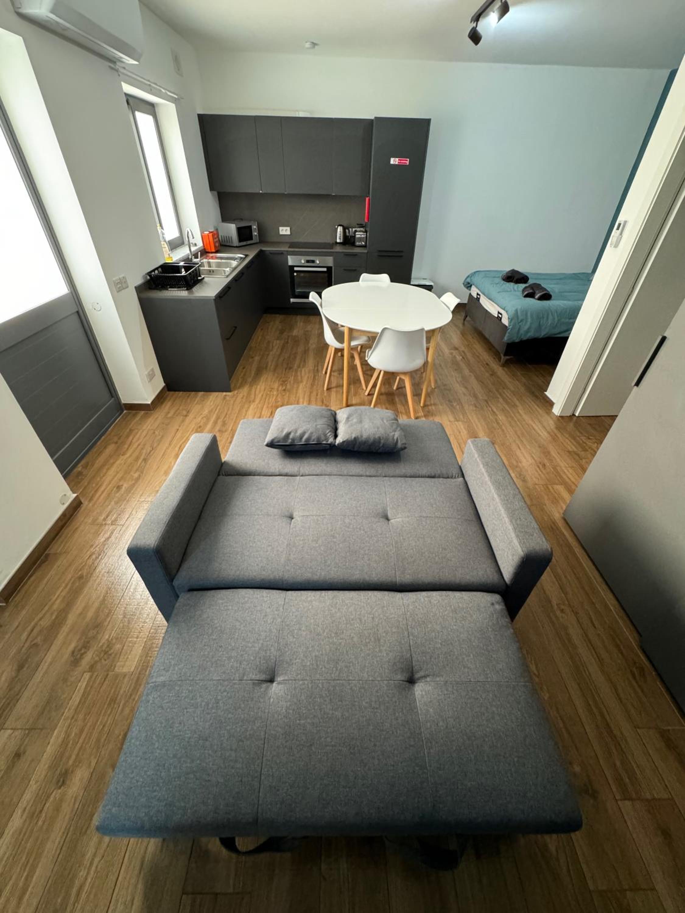 Capital Heights Suite, Victoria