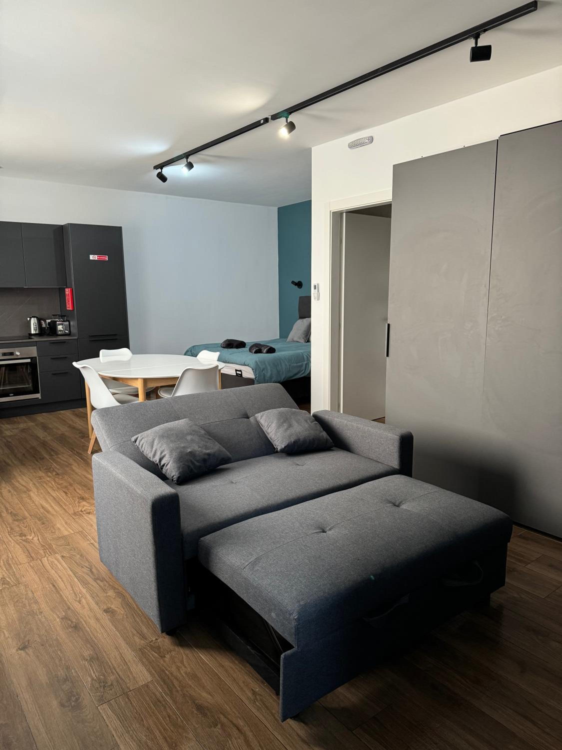 Capital Heights Suite, Victoria