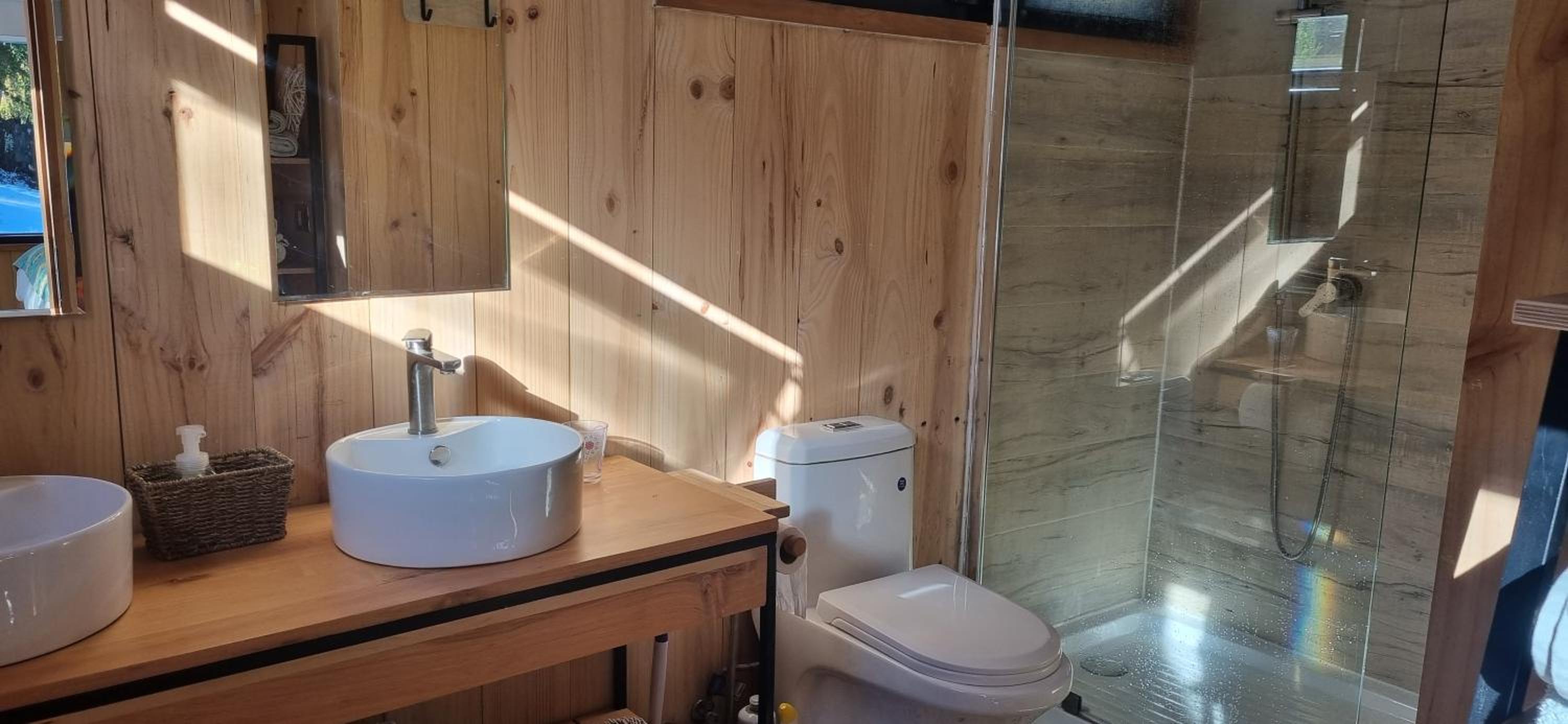 Refugio Piren , Corralco, Conguillio y Hot Tub