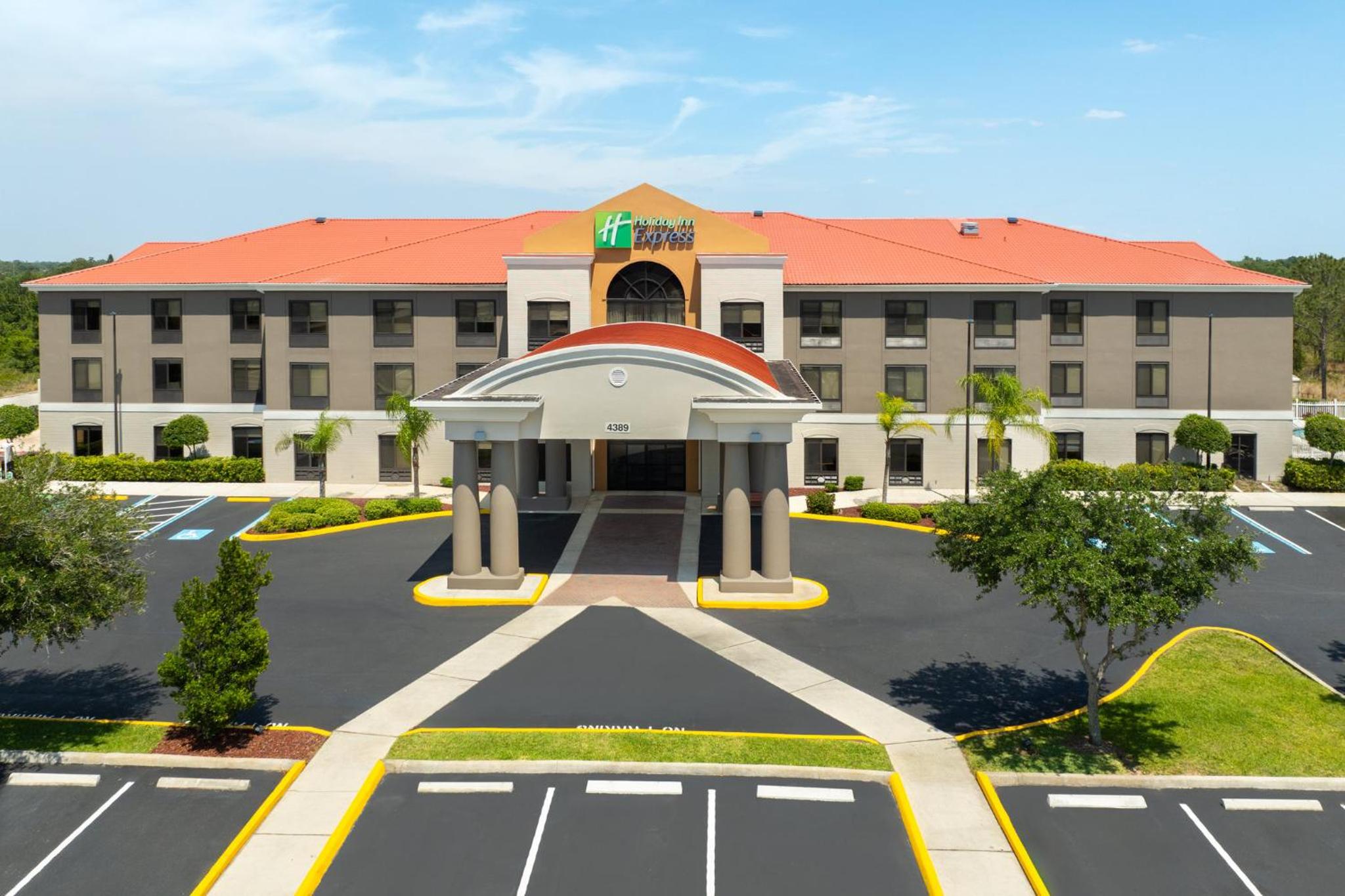 Sebring Vacations - Holiday Inn Express Suites Sebring, an IHG Hotel - Property Image 2