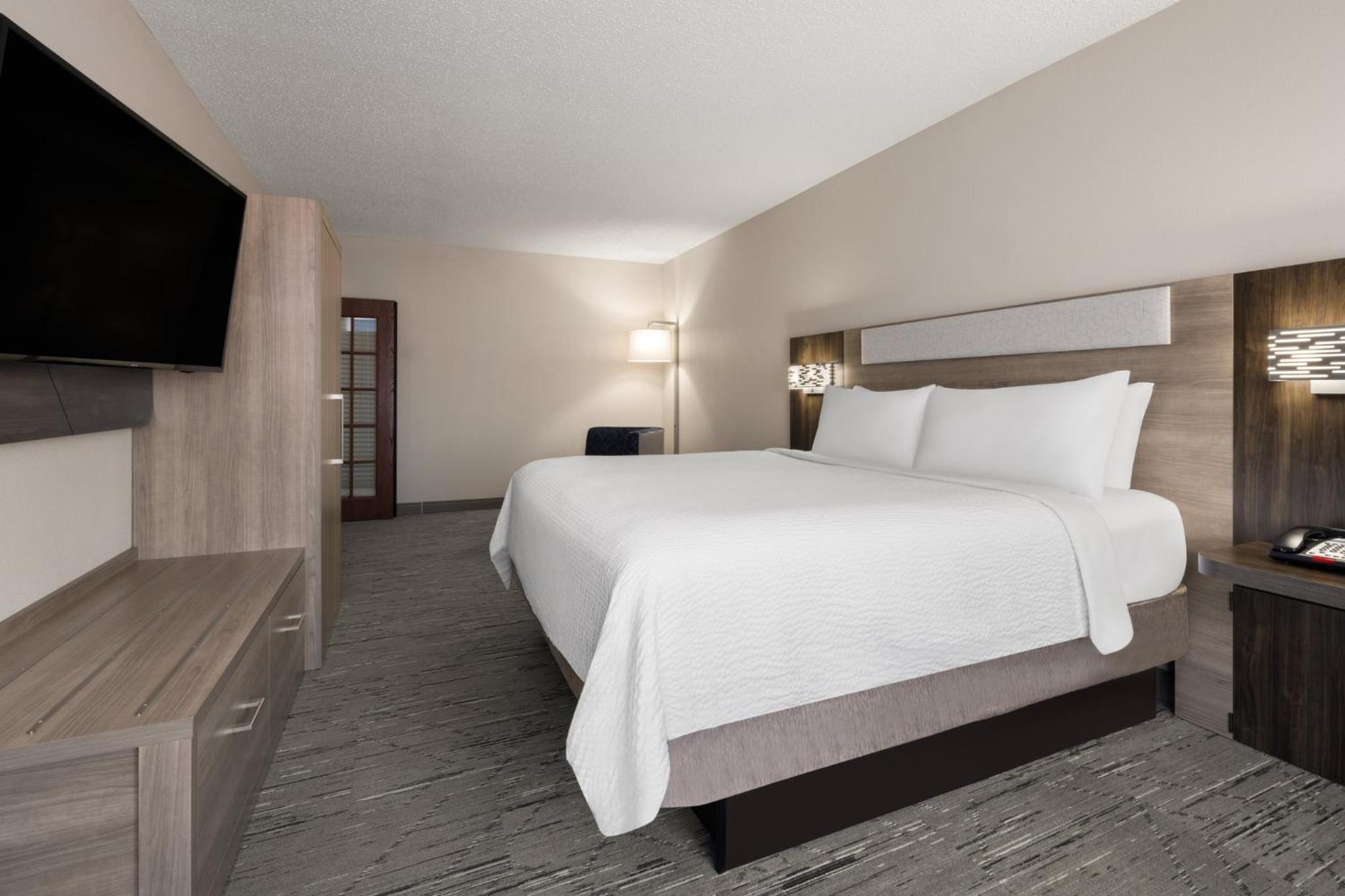 Sebring Vacations - Holiday Inn Express Suites Sebring, an IHG Hotel - Property Image 30
