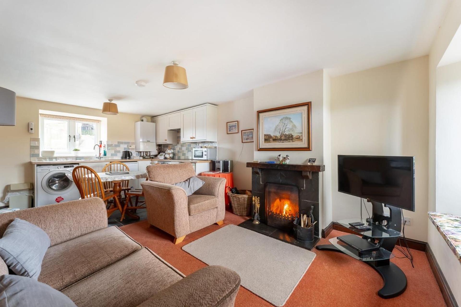 Sunny Brow Cottage at Thompson Ground view 5