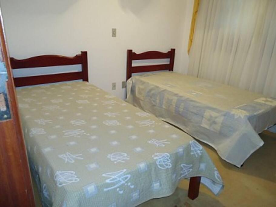 CASA EM CONDOMINIO FECHADO COM LAREIRA