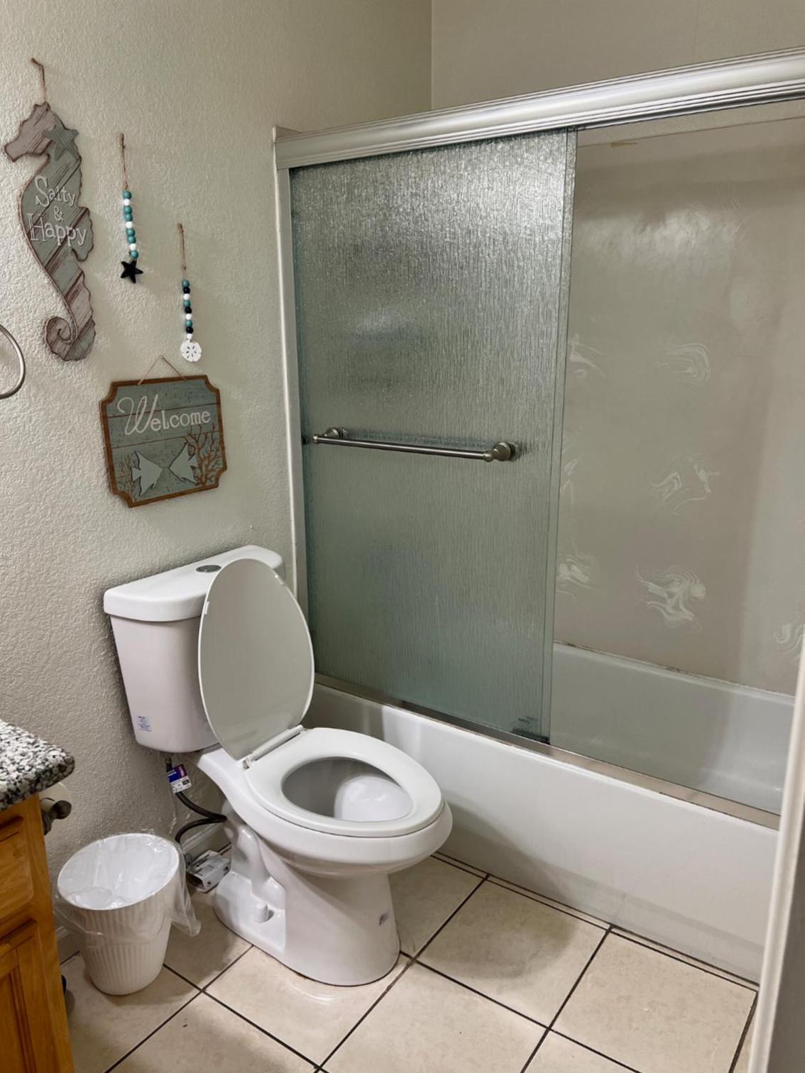 Quiet 1bed,1bath condo with free parking view 2