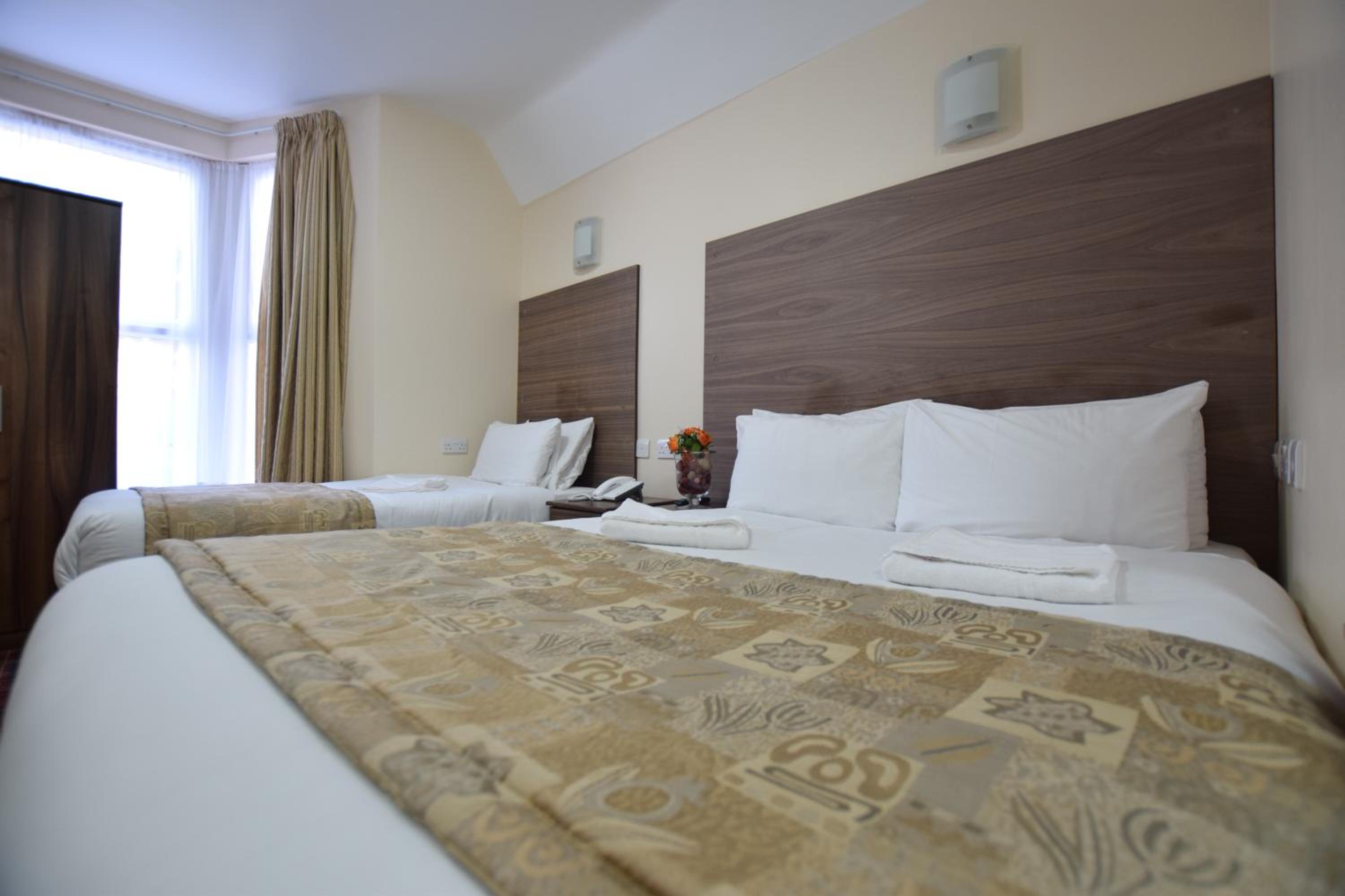 Ilford Vacations - Lucky 8 Hotel - Property Image 5