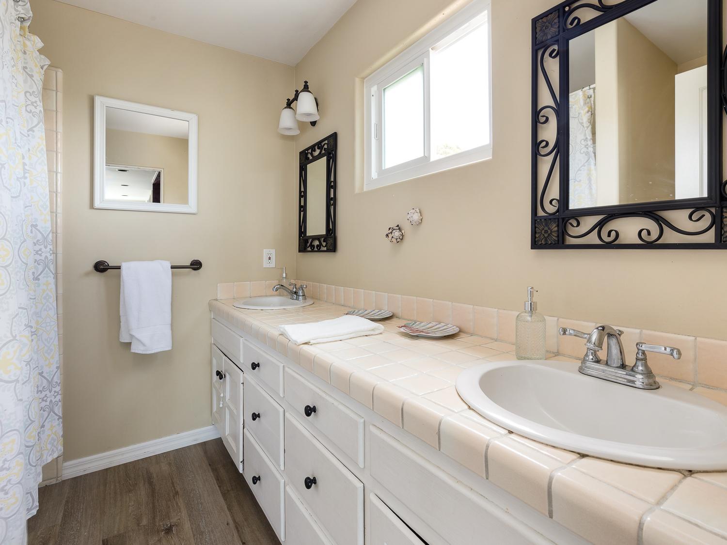 El Segundo Beach 5B4b Home, POOL Hot Tub, BEACHES, Local Town!