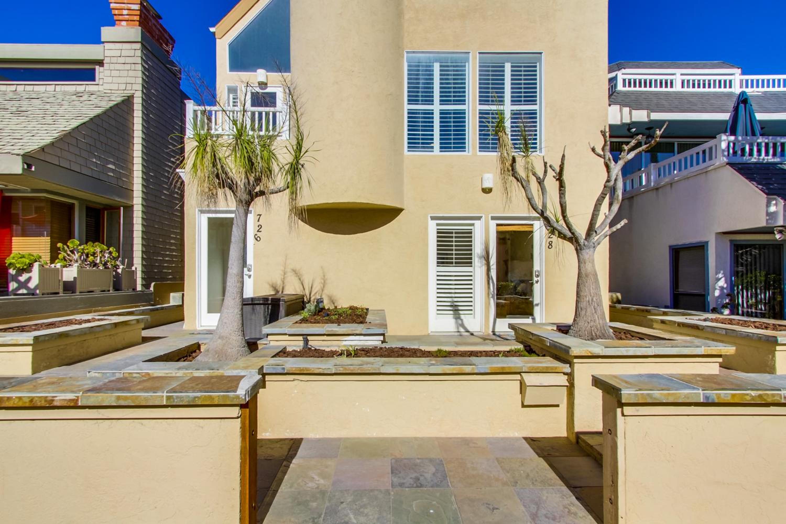 Massive Beach Home with Ocean View & Amazing Rooftop view 3