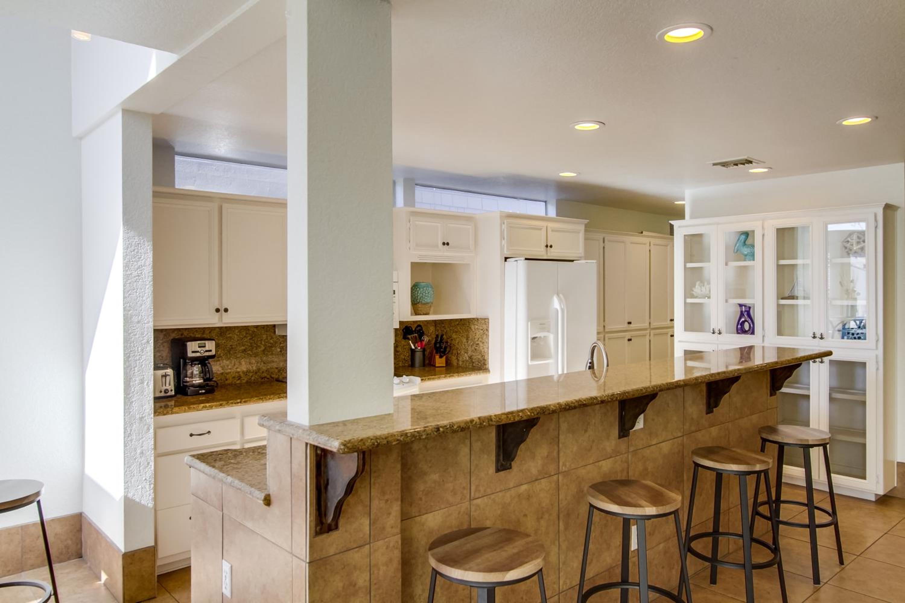 Massive Beach Home with Ocean View & Amazing Rooftop view 5