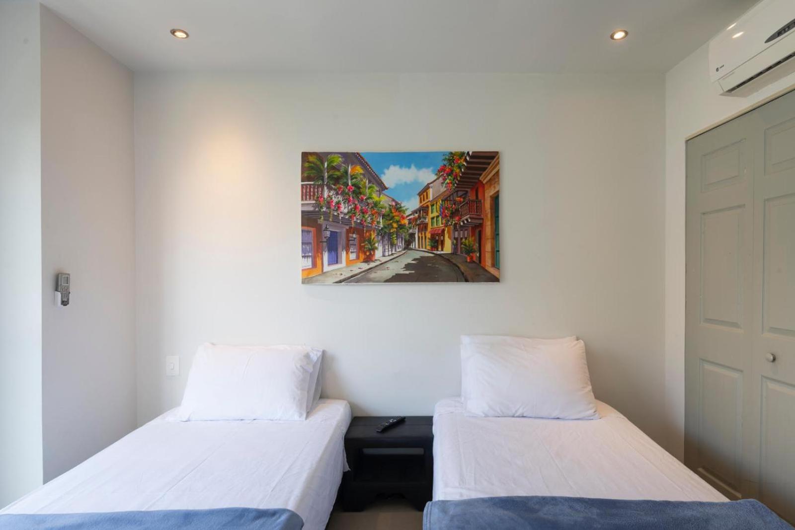 Sunshine 503 Beautiful SeaView 2Beds2bath w AC front Beach
