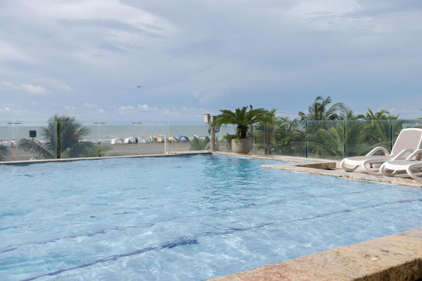 Sunshine 503 Beautiful SeaView 2Beds2bath w AC front Beach