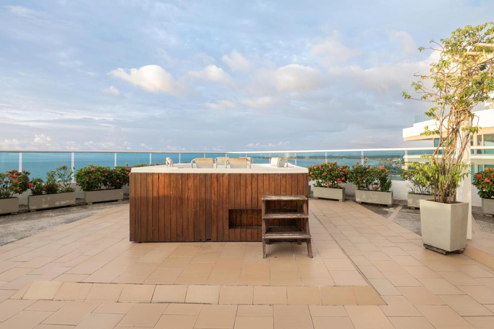 Sunshine 503 Beautiful SeaView 2Beds2bath w AC front Beach