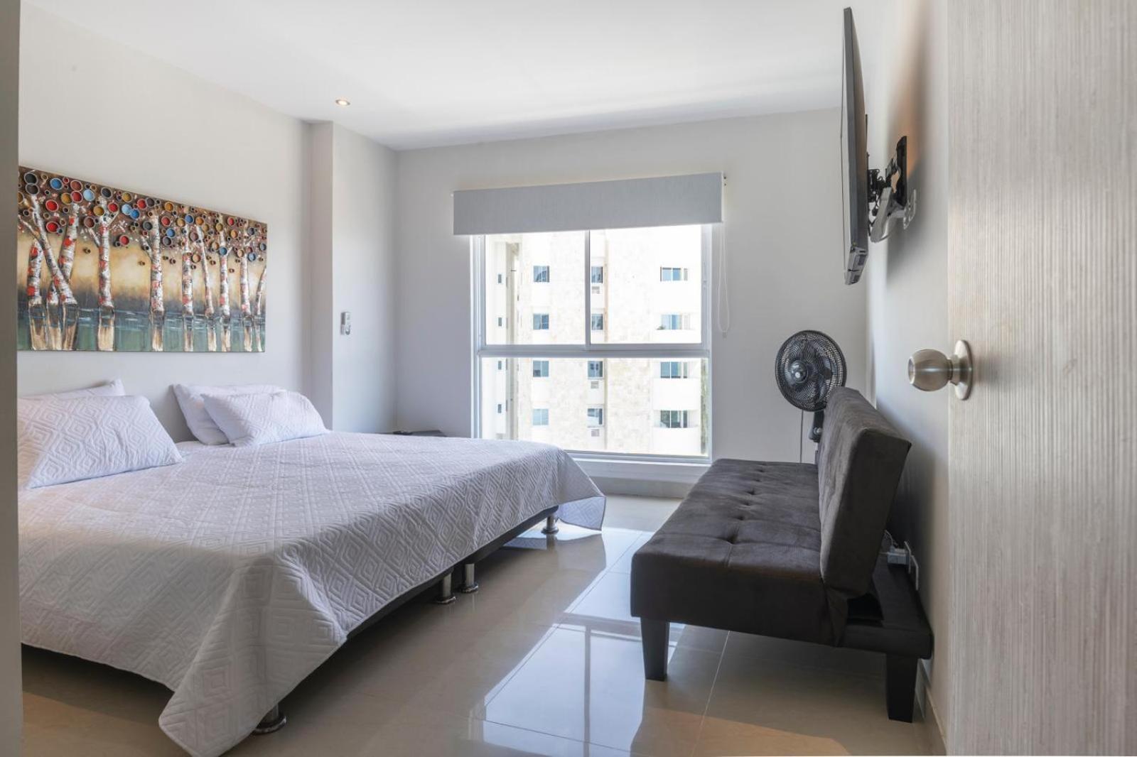 Sunshine 503 Beautiful SeaView 2Beds2bath w AC front Beach