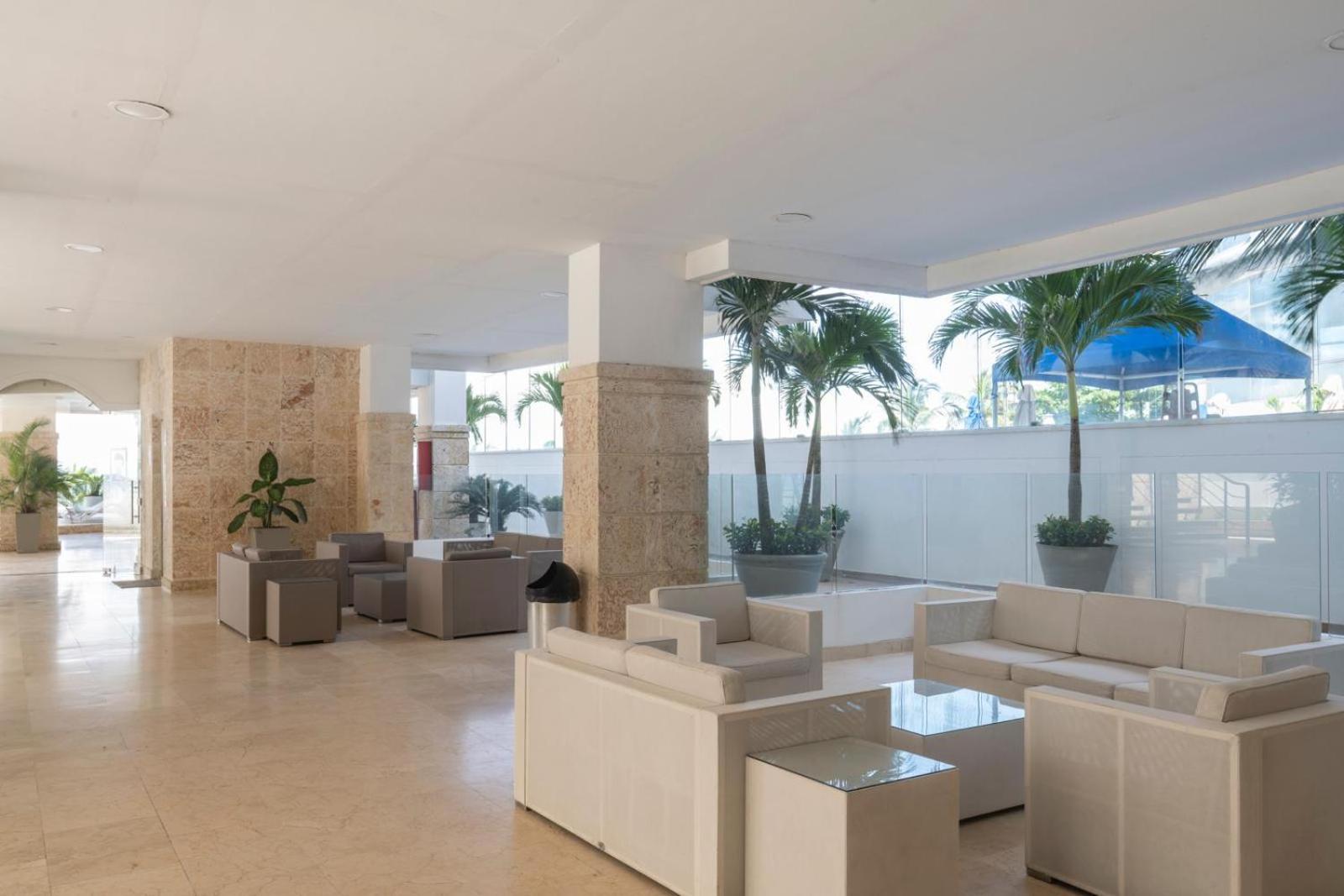 Sunshine 503 Beautiful SeaView 2Beds2bath w AC front Beach