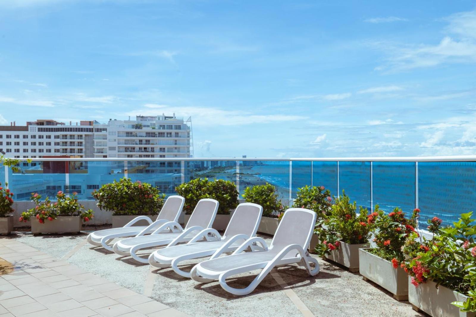 Sunshine 503 Beautiful SeaView 2Beds2bath w AC front Beach