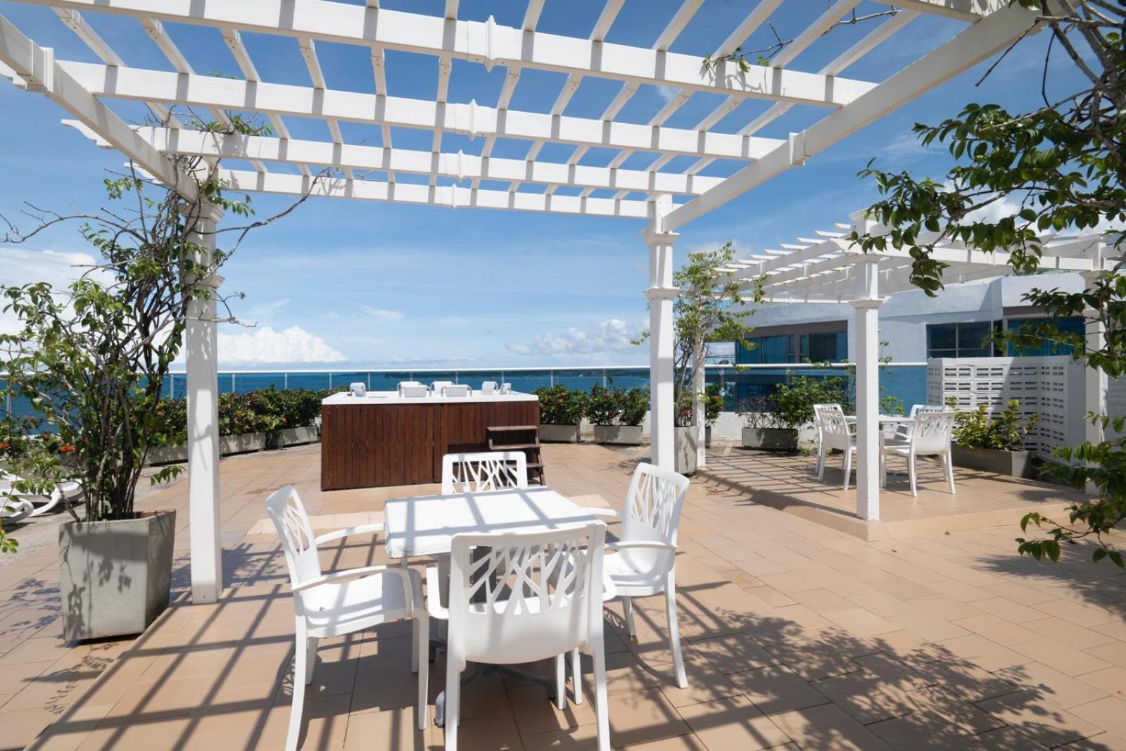 Sunshine 503 Beautiful SeaView 2Beds2bath w AC front Beach