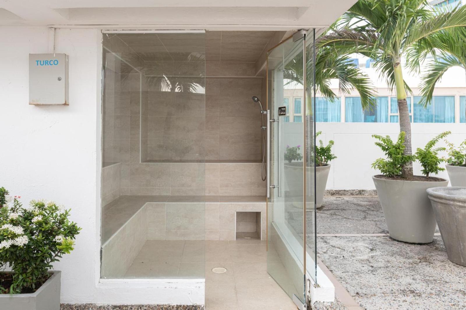 Sunshine 503 Beautiful SeaView 2Beds2bath w AC front Beach
