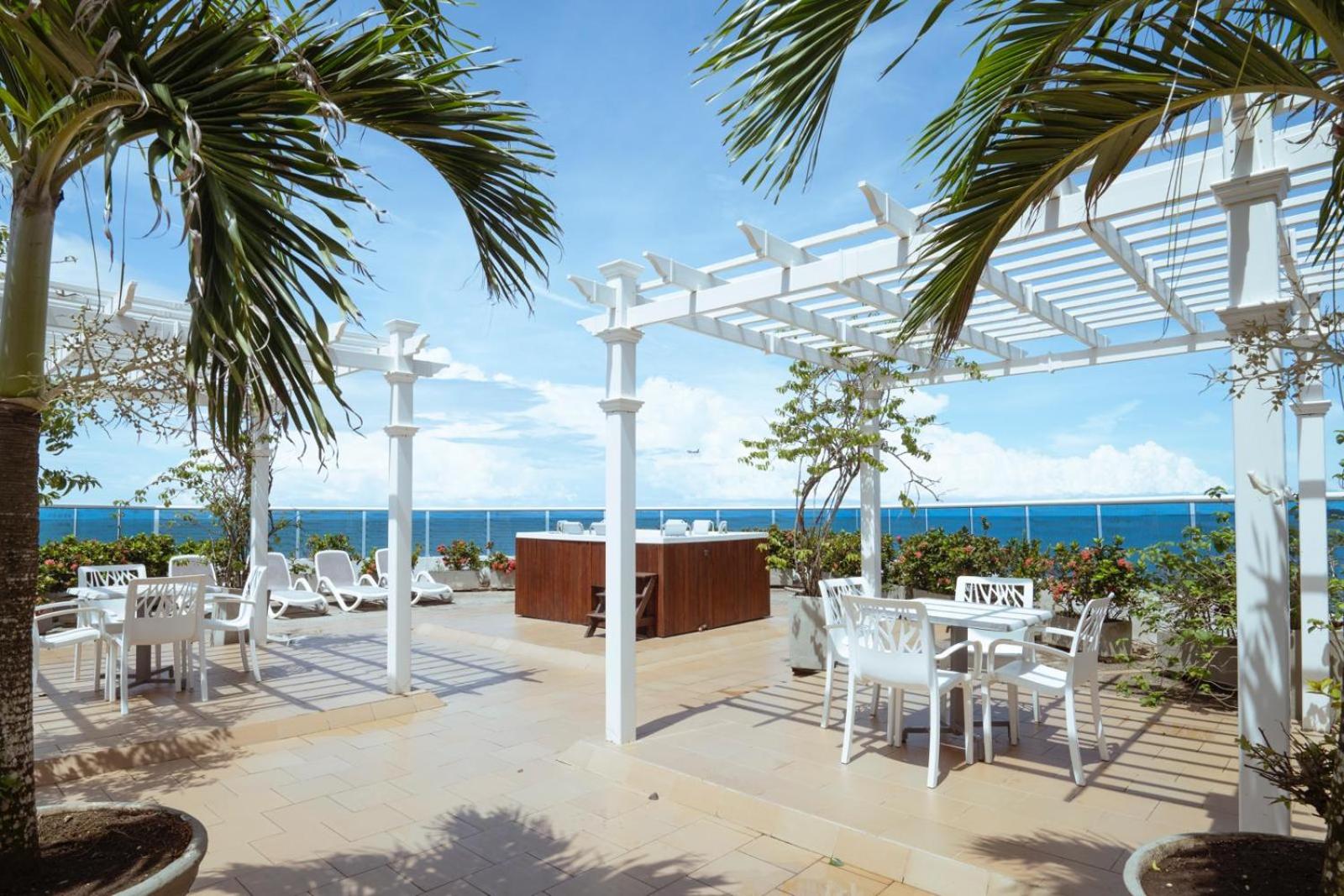 Sunshine 503 Beautiful SeaView 2Beds2bath w AC front Beach