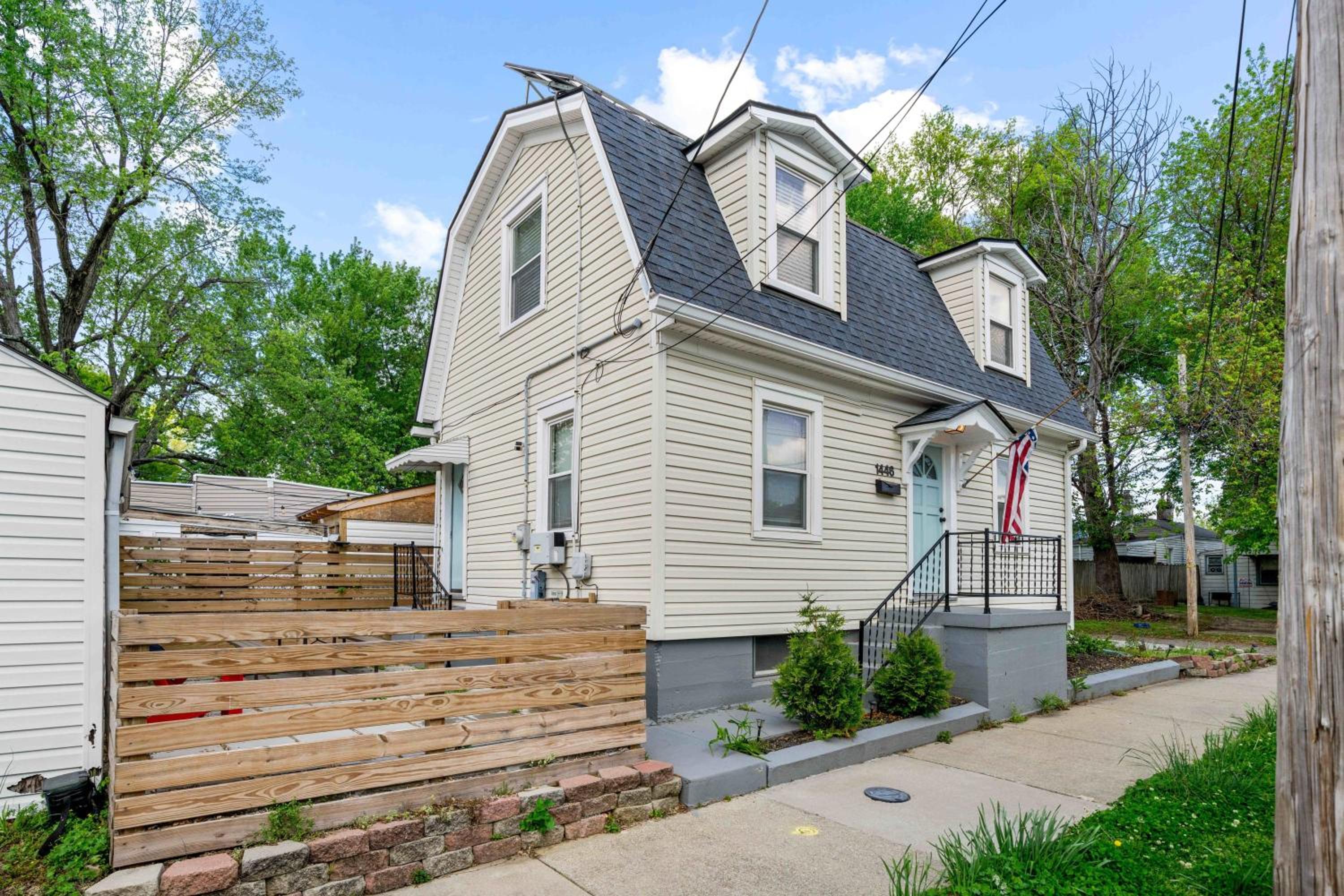 Charming home near Churchill Ds and Expo Center view 4