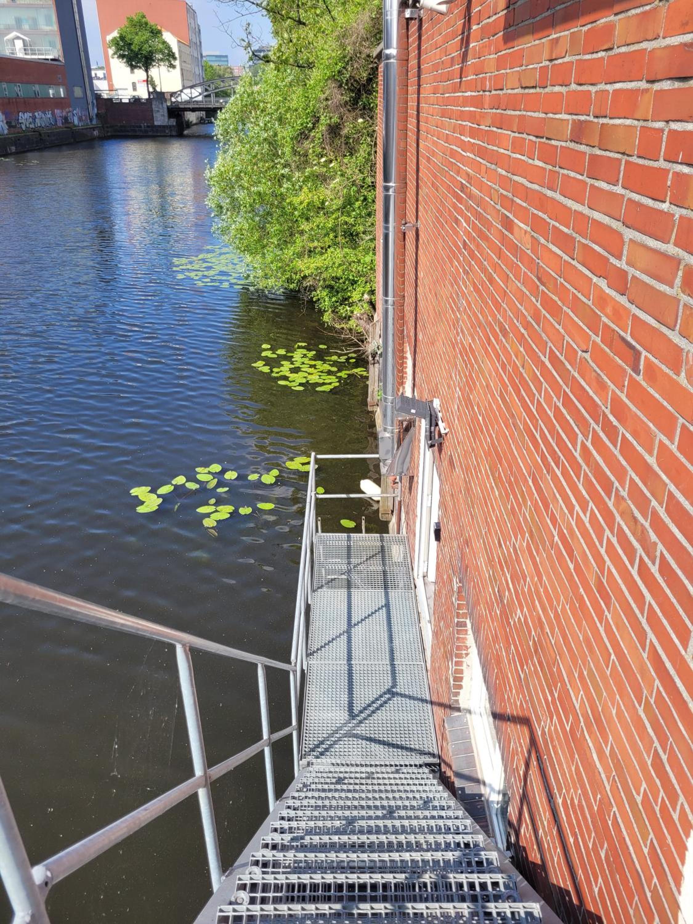 Exklusives Hafen-Appartement mit Whirlpool, mit Wasserblick, City-Nah & eigenem Parkplatz
