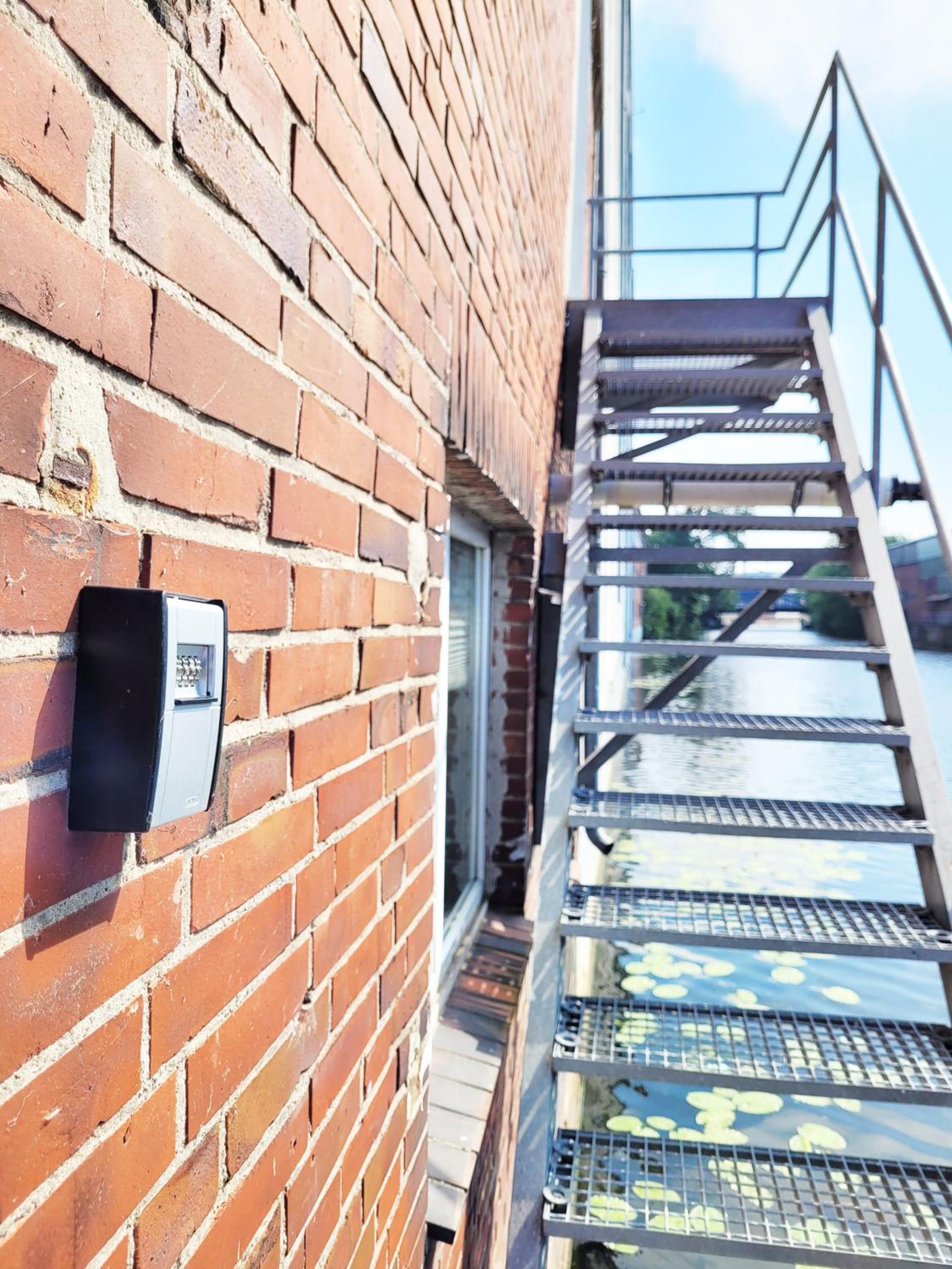 Exklusives Hafen-Appartement mit Whirlpool, mit Wasserblick, City-Nah & eigenem Parkplatz