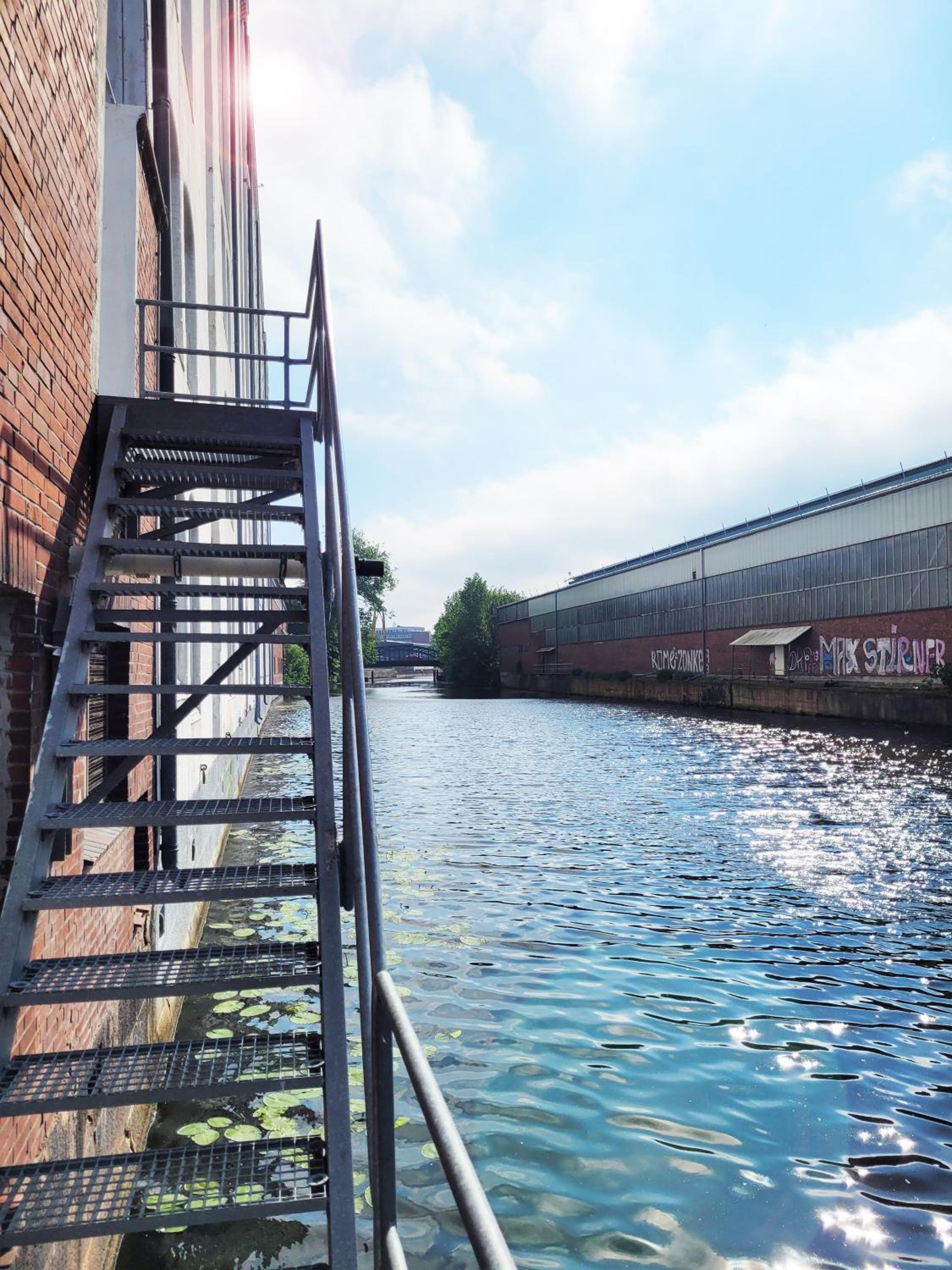 Exklusives Hafen-Appartement mit Whirlpool, mit Wasserblick, City-Nah & eigenem Parkplatz