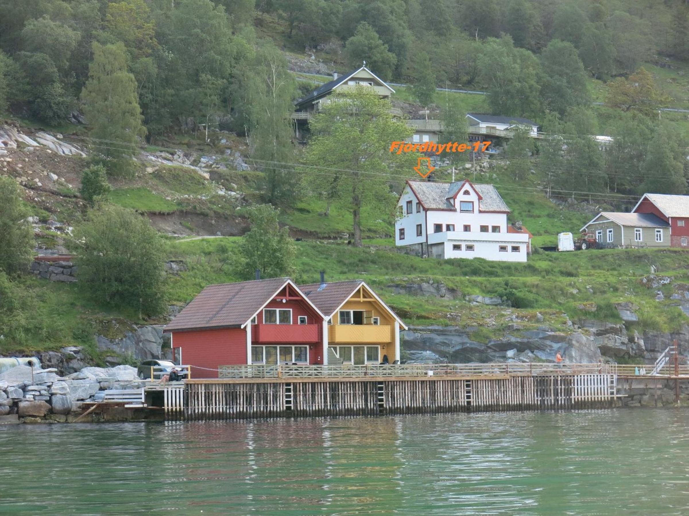 Fjordhytte-17 in Norwegen direkt am Fjord, mit mietbaren 9,9 PS bis 60 PS Motorbooten view 3