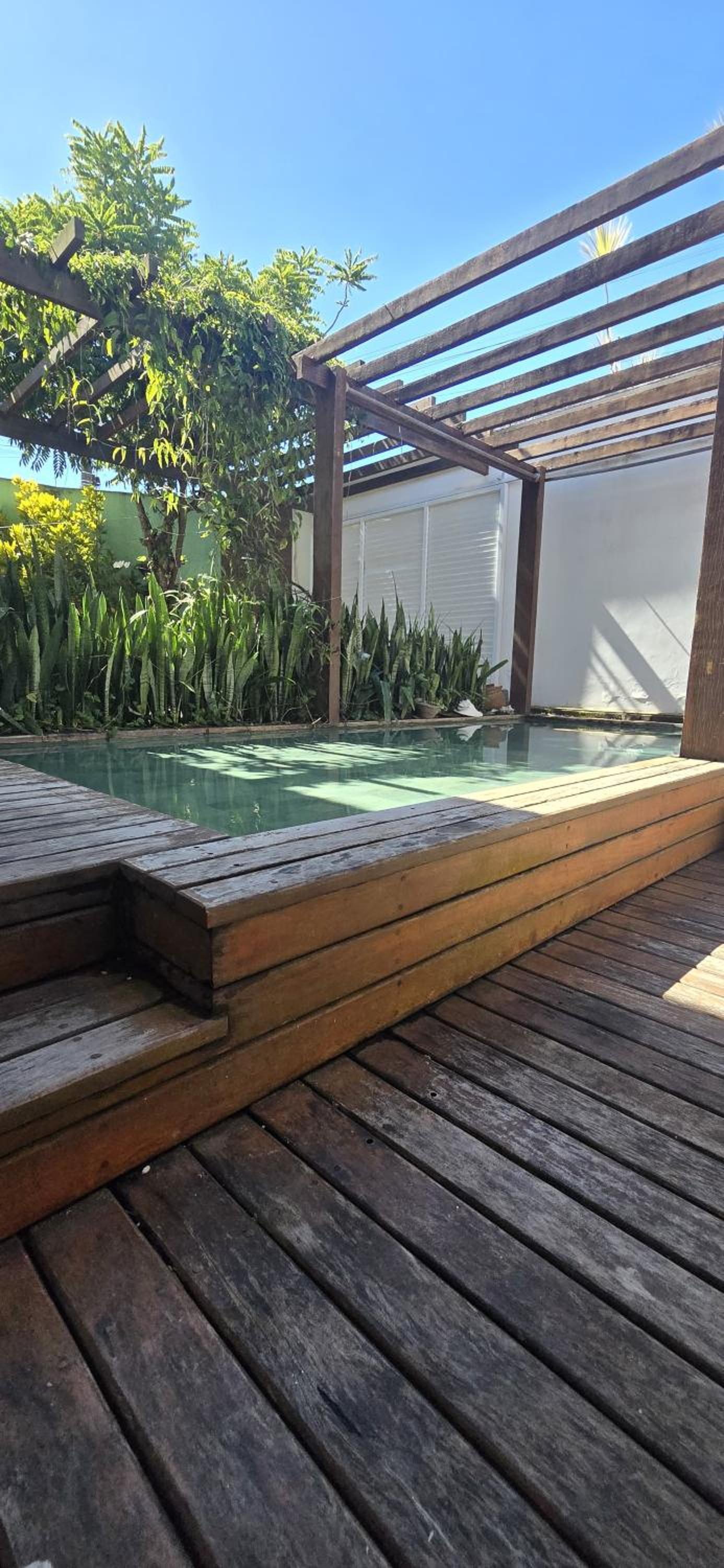 Casa Beija Flor - 03 quartos com suíte, piscina e área de churrasco, luxo totalmente privativa