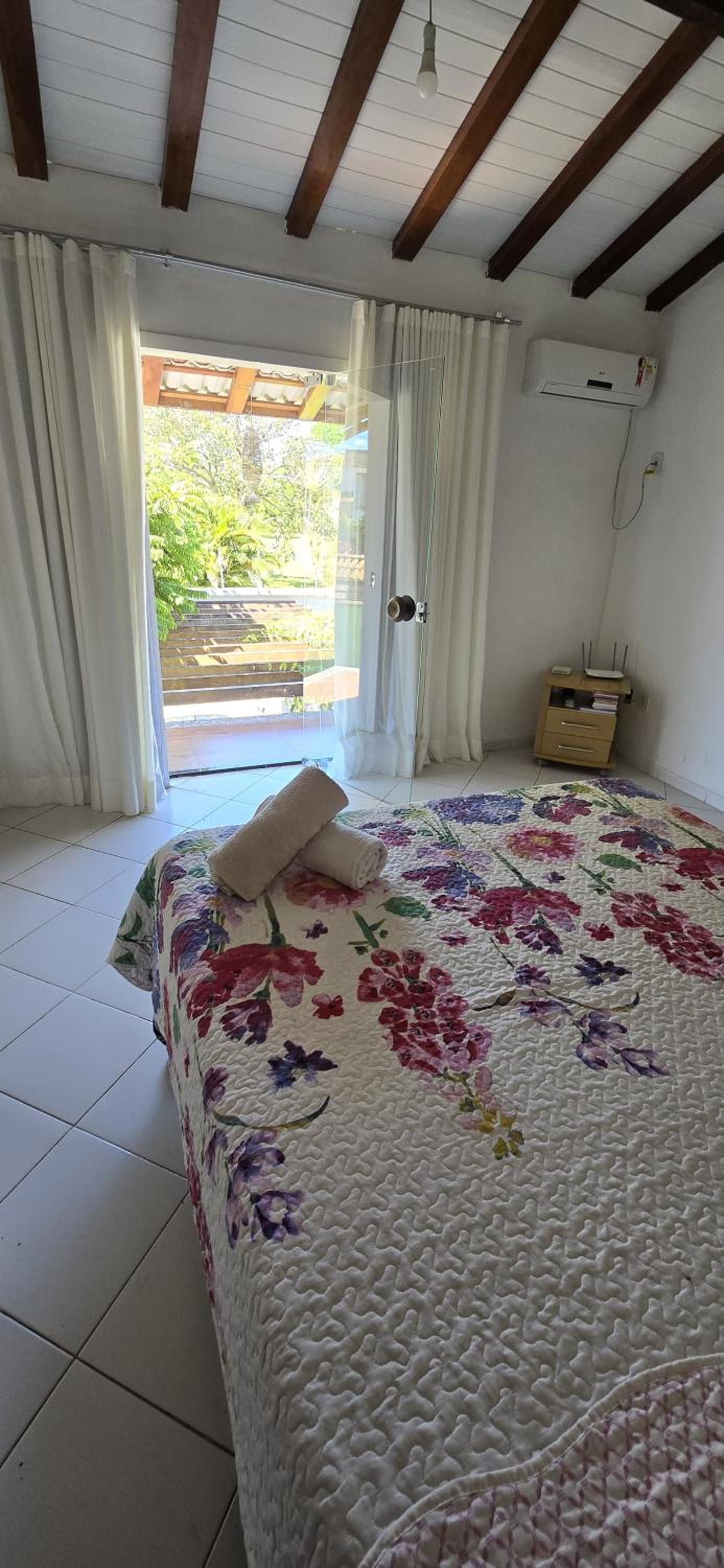 Casa Beija Flor - 03 quartos com suíte, piscina e área de churrasco, luxo totalmente privativa