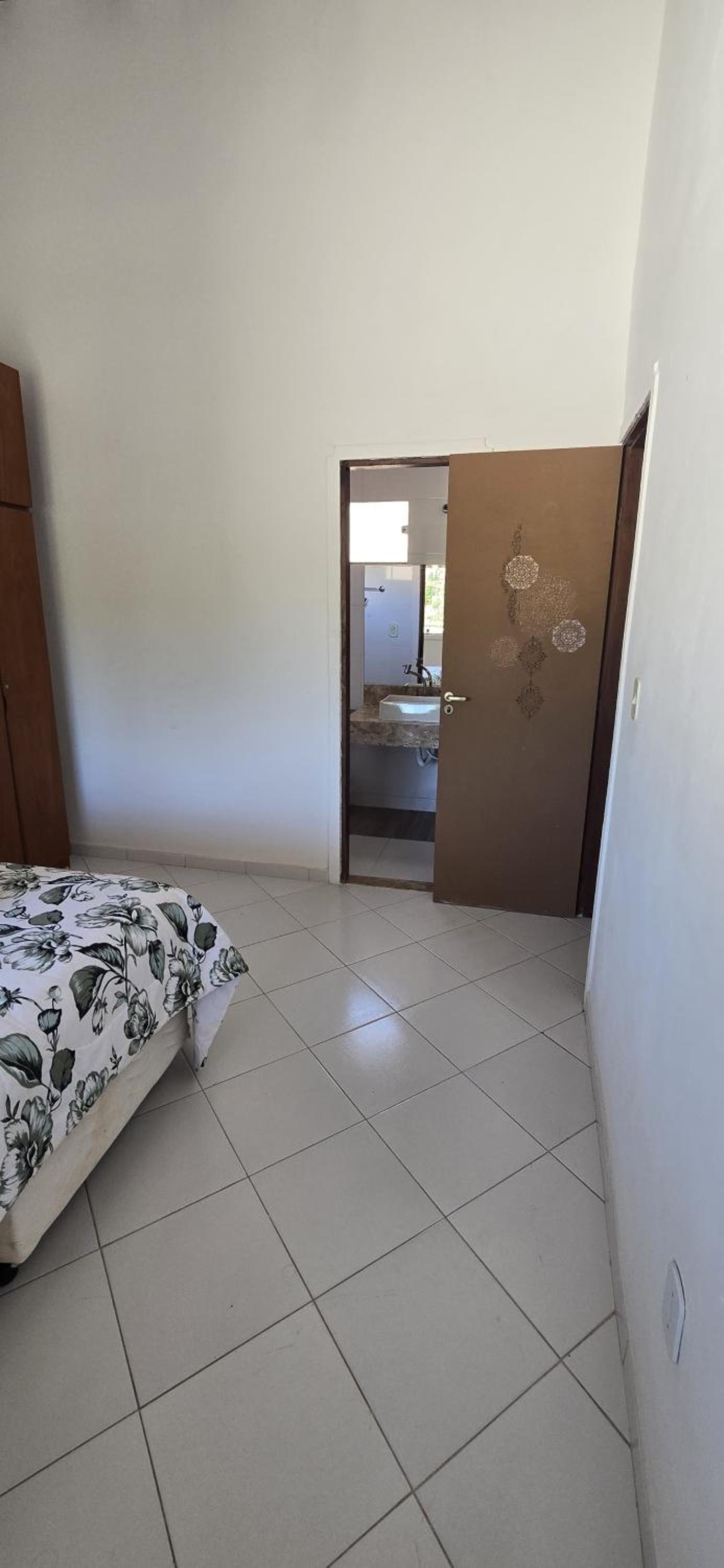Casa Beija Flor - 03 quartos com suíte, piscina e área de churrasco, luxo totalmente privativa