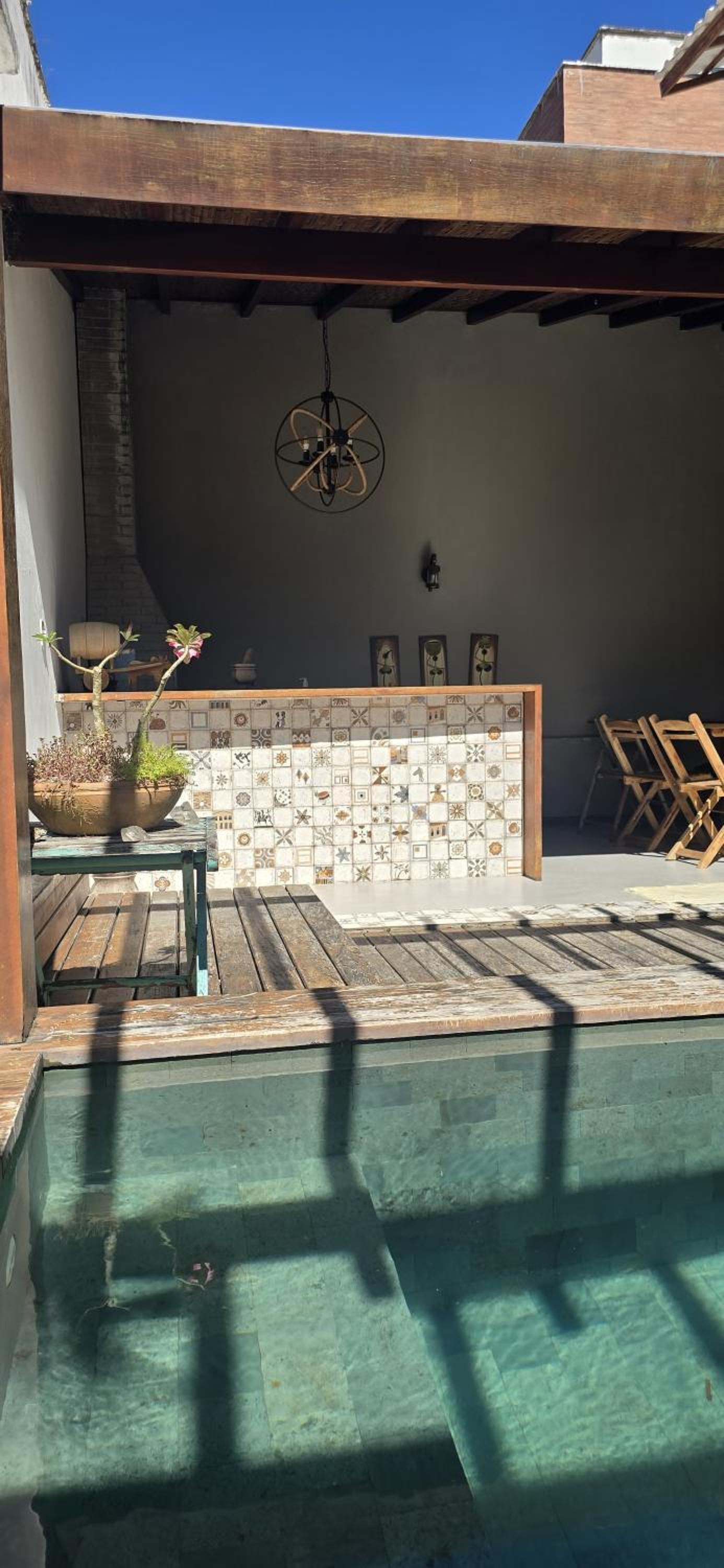 Casa Beija Flor - 03 quartos com suíte, piscina e área de churrasco, luxo totalmente privativa