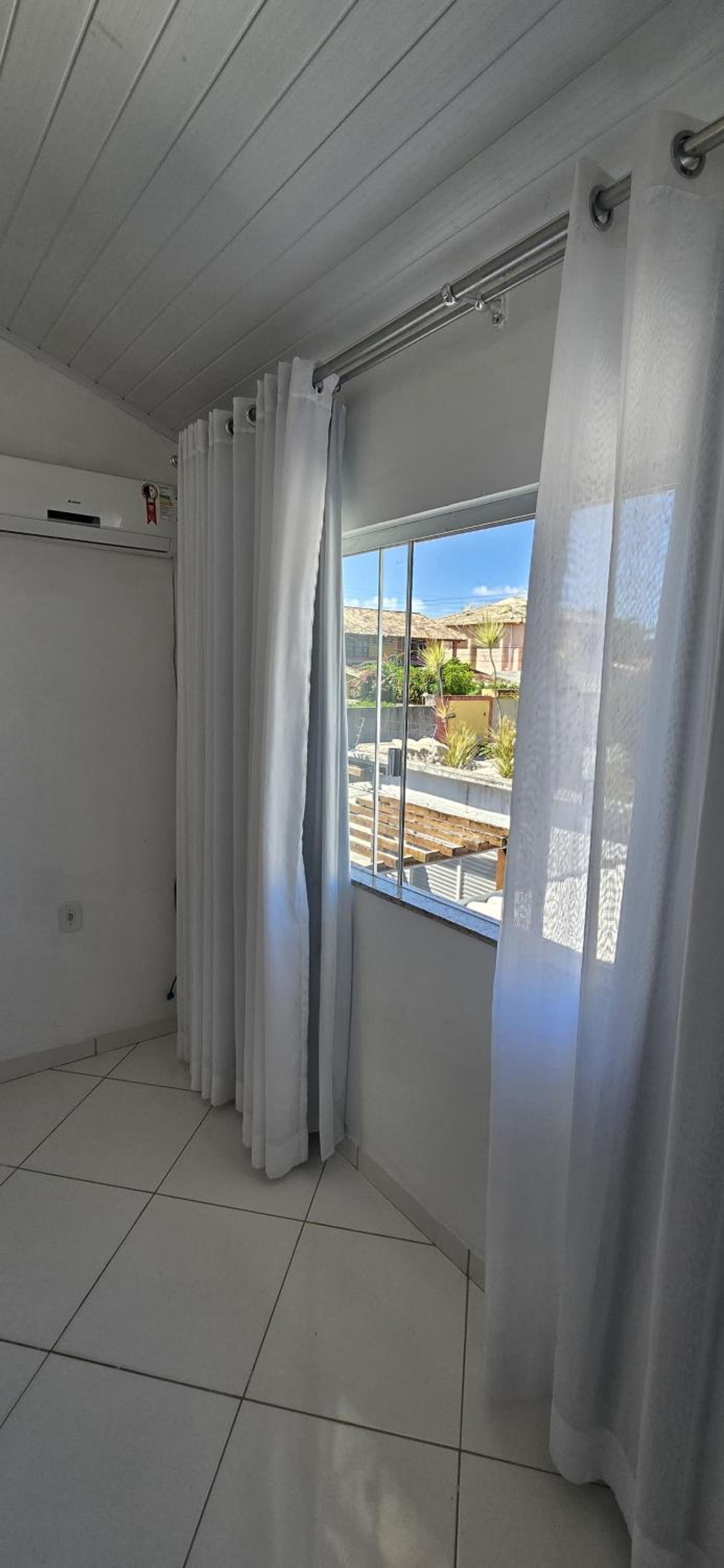 Casa Beija Flor - 03 quartos com suíte, piscina e área de churrasco, luxo totalmente privativa