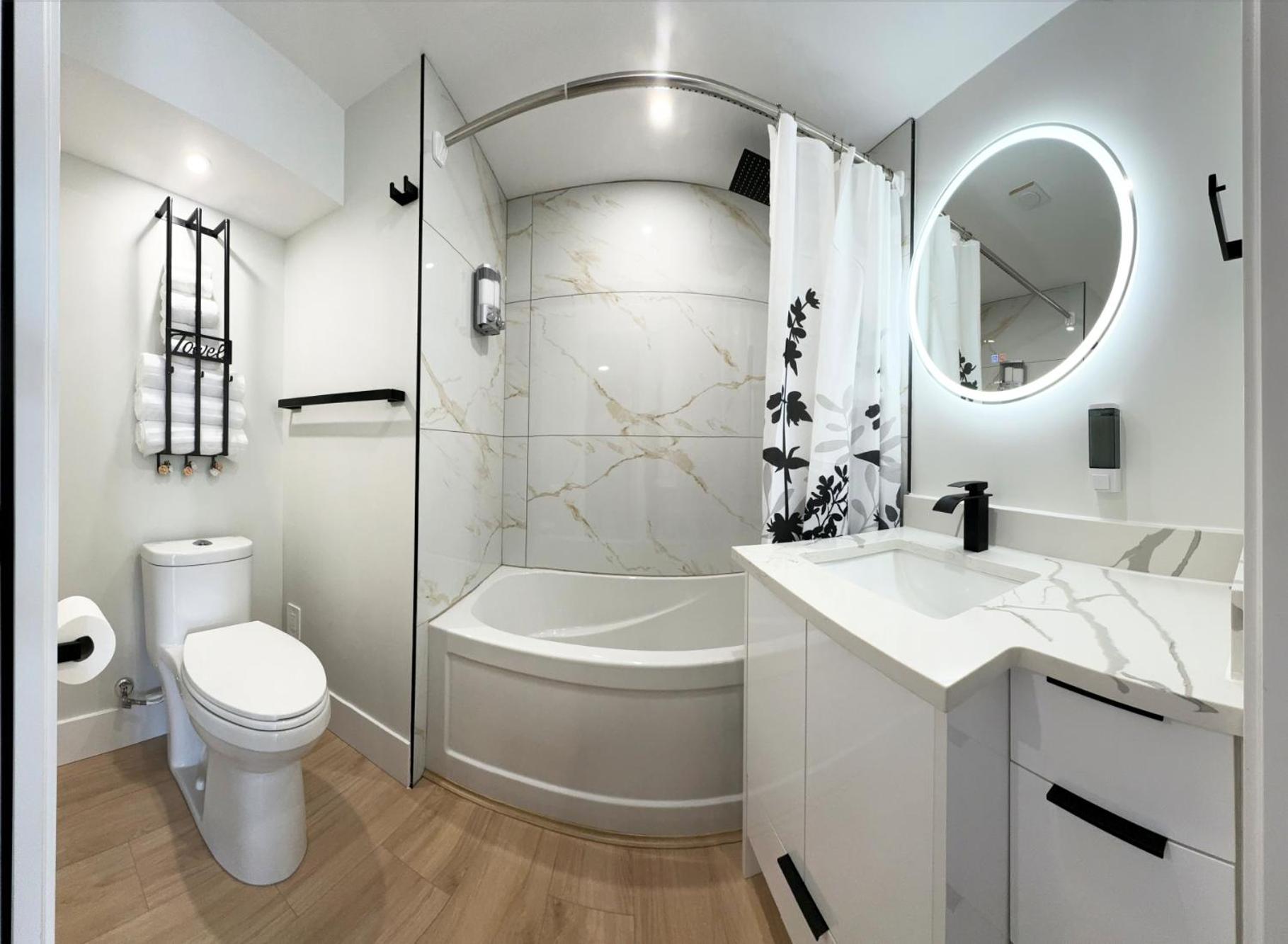 PeachView Deluxe Suites 301