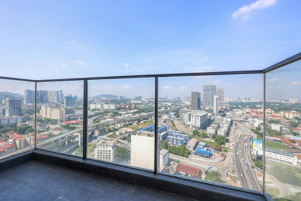 Continew TRX Corner House +2 Balconies +2 Rooms