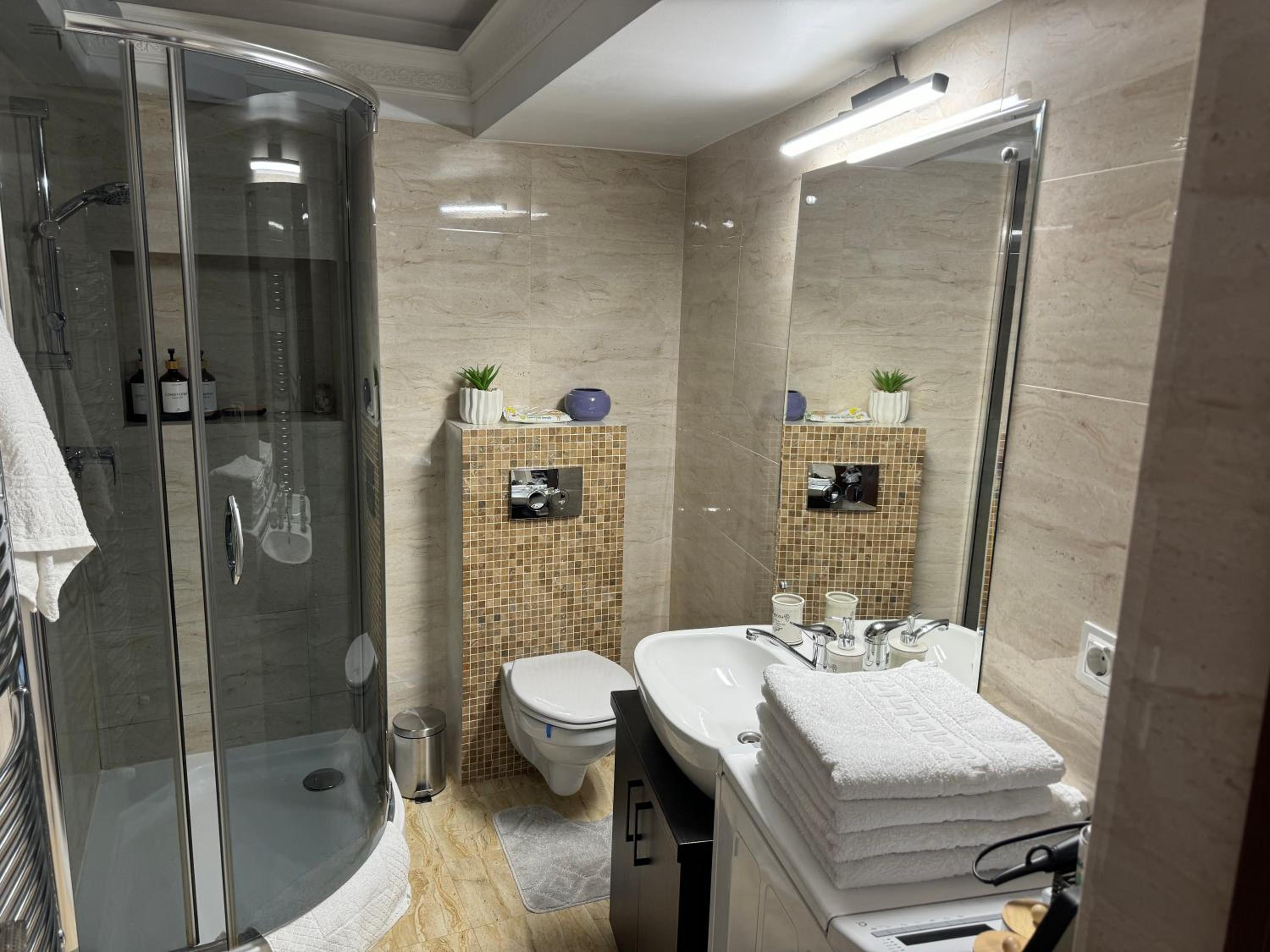 Pretty Luxury Apartament's view 2