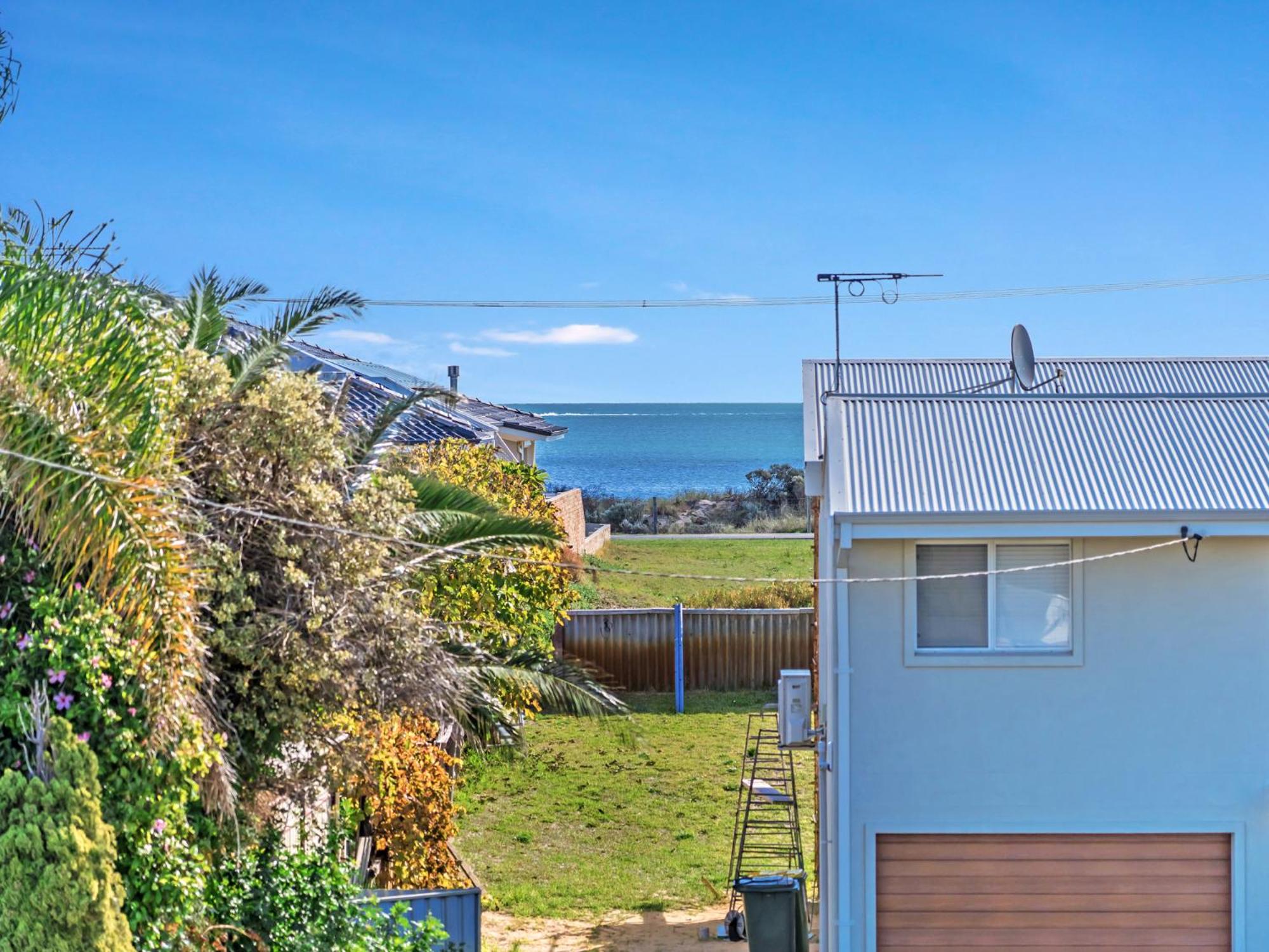 Giggles Beach House in Silver Sands