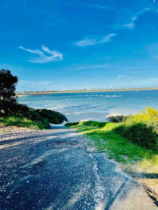 NEW furnish, 3 min SYD airport, 1 min walk beach