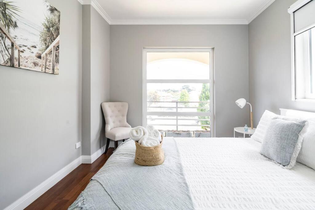 NEW furnish, 3 min SYD airport, 1 min walk beach