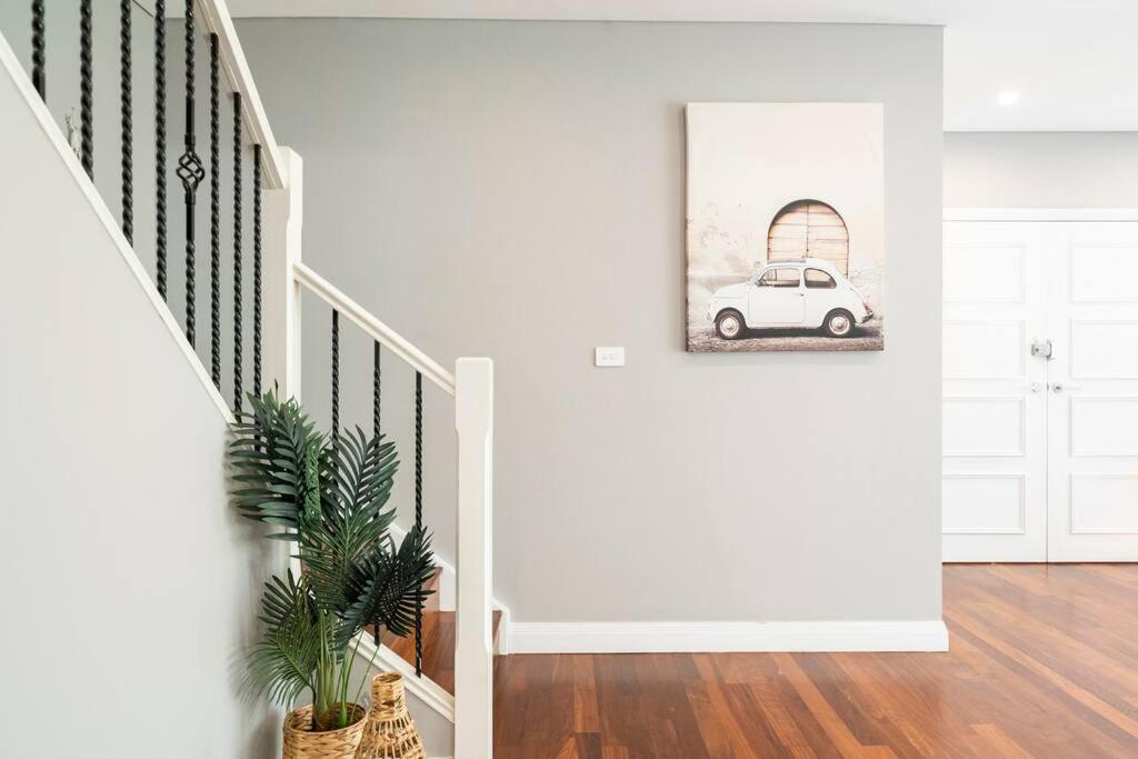 NEW furnish, 3 min SYD airport, 1 min walk beach