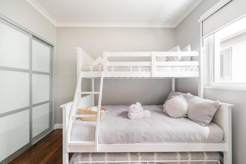 NEW furnish, 3 min SYD airport, 1 min walk beach