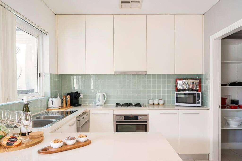 NEW furnish, 3 min SYD airport, 1 min walk beach