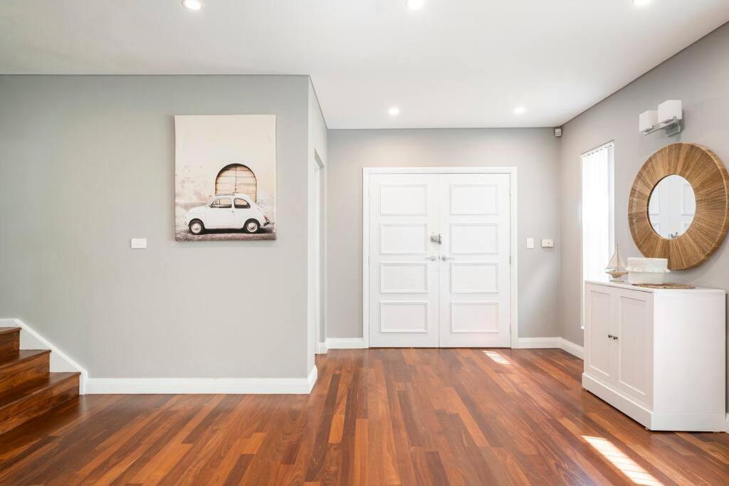 NEW furnish, 3 min SYD airport, 1 min walk beach