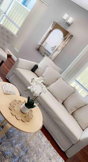 NEW furnish, 3 min SYD airport, 1 min walk beach