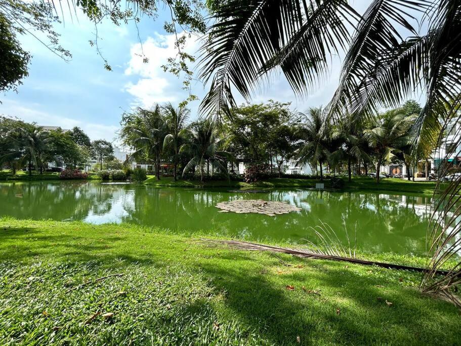 Lake view Villa in Nam Long - Villa bờ hồ khu biệt thự Nam Long view 2