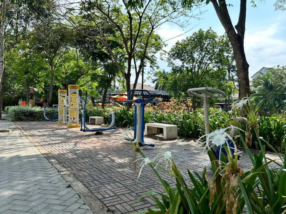 Lake view Villa in Nam Long - Villa bờ hồ khu biệt thự Nam Long view 3