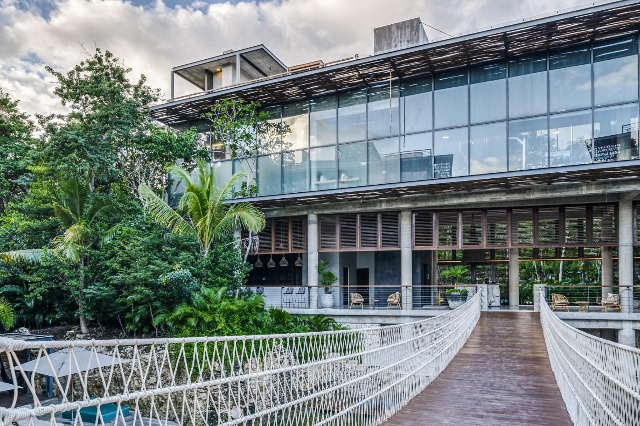 Hotel Unique 1BR Swim up Cenote, and Gym - Image 1