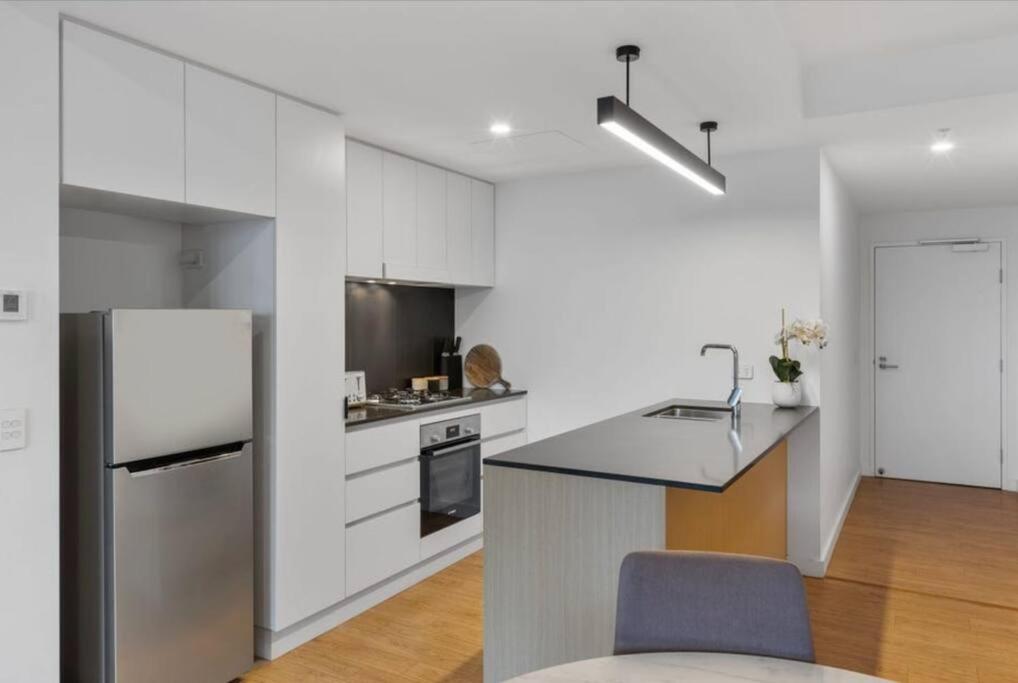 2B1B South Brisbane Apt W/Parking,Pool, Gym, Sauna