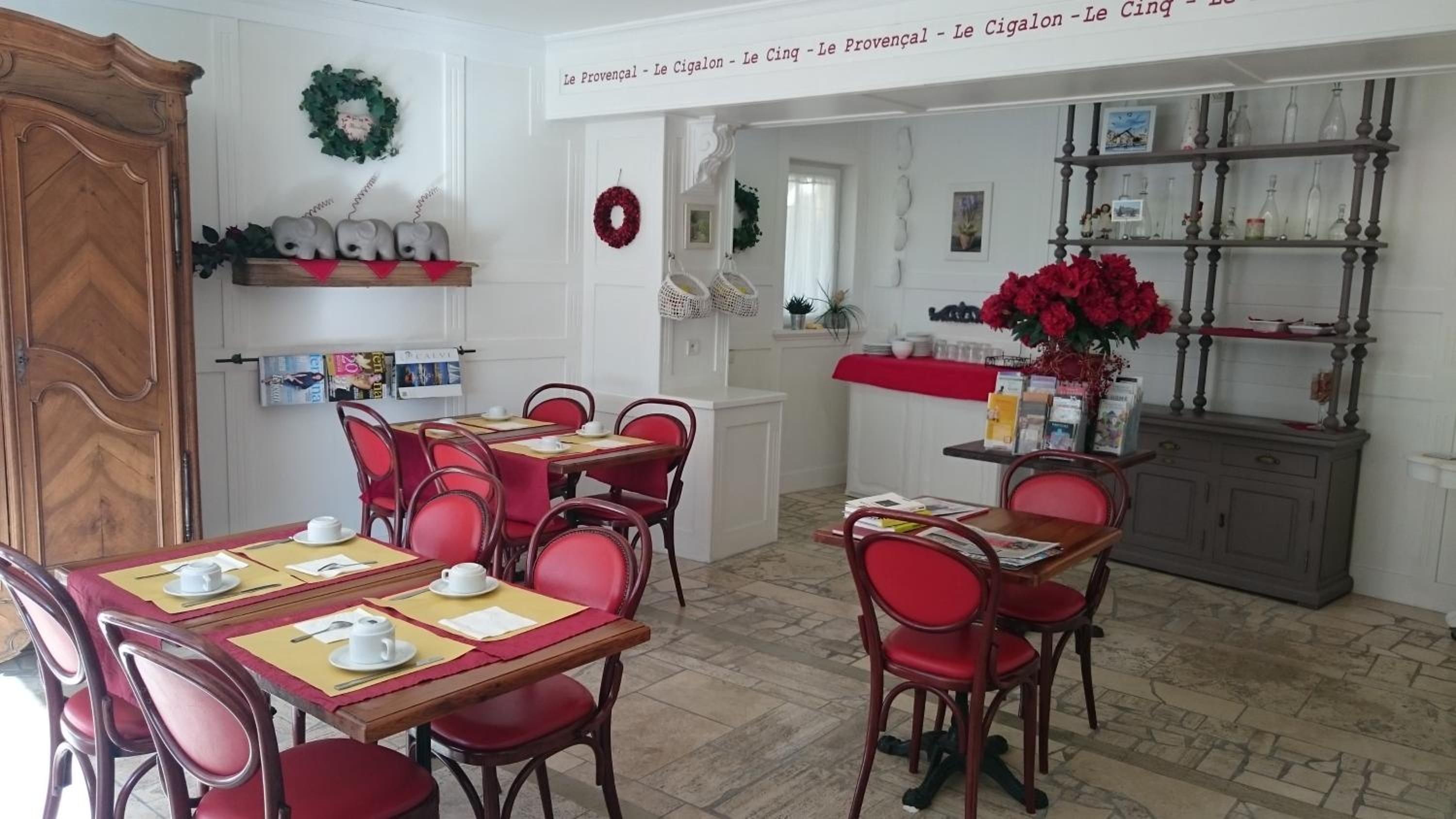 Hotel Le 5 en Martigues — dining