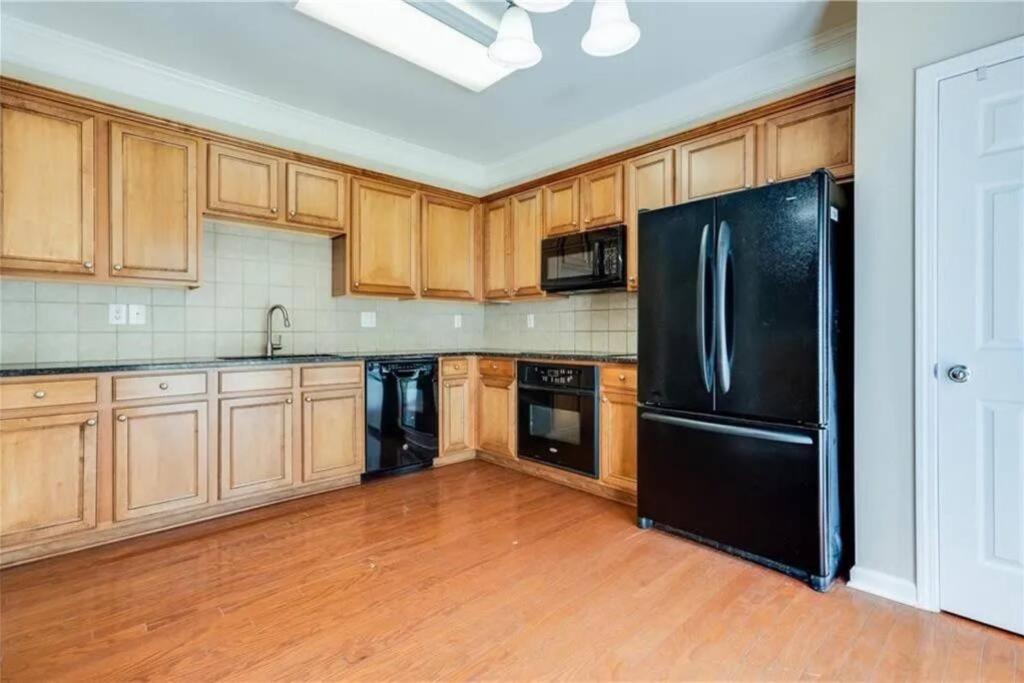 Luxury Gated Cascades Oasis - Tempur-Pedic Beds & Gated Community view 4