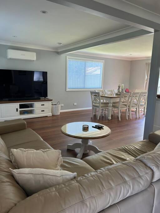 Elanora - home by the sea in Sussex Inlet